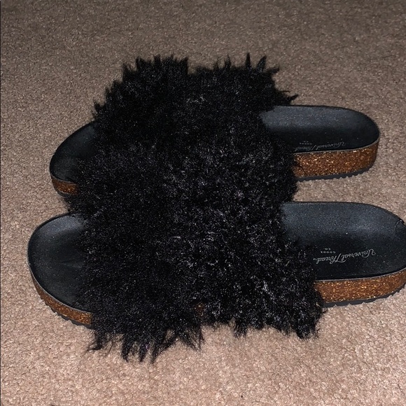 Universal Thread Sandals - Picture 2 of 10